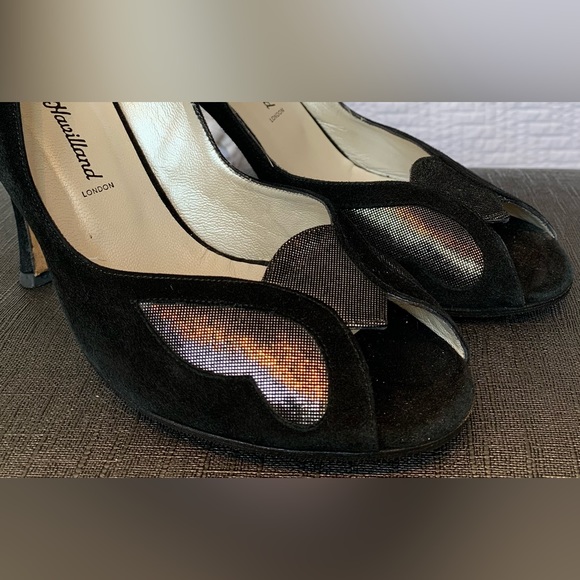 Terry de Havilland Bow Heel - Picture 5 of 9